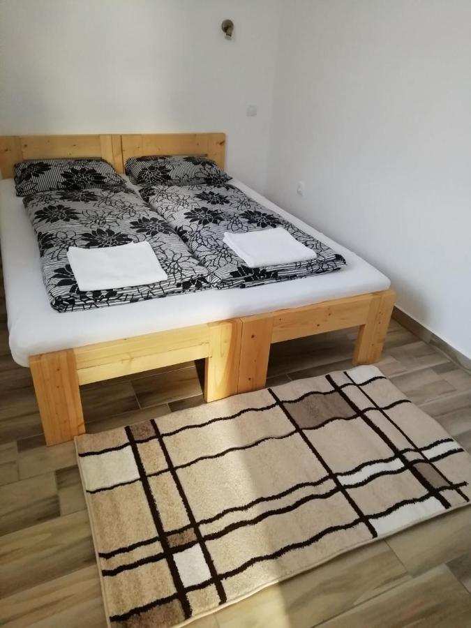 Egrelato Vendeghaz Apartment บาลาโตนาคาลิ ภายนอก รูปภาพ