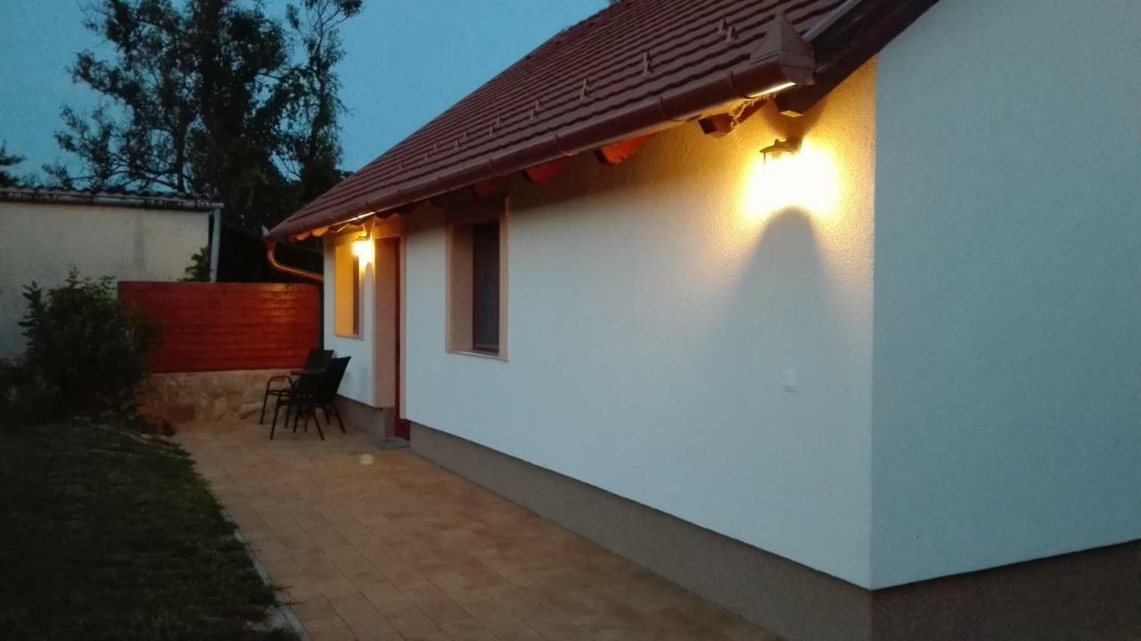 Egrelato Vendeghaz Apartment บาลาโตนาคาลิ ภายนอก รูปภาพ